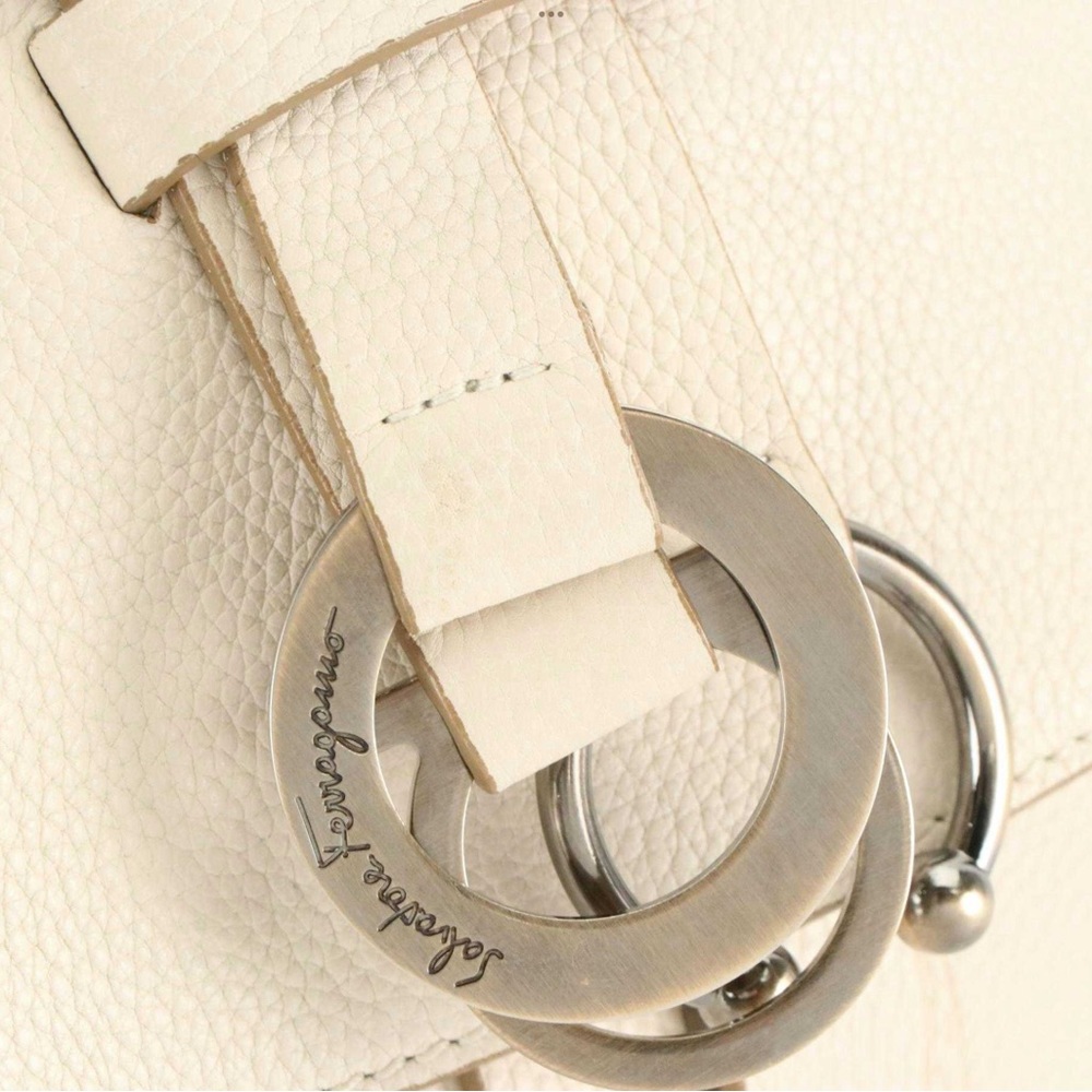 Salvatore Ferragamo Gancini White Leather Shoulder Bag - Picture 3 of 5